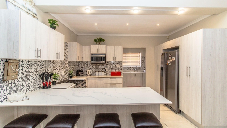 3 Bedroom Property for Sale in Franskraal Western Cape